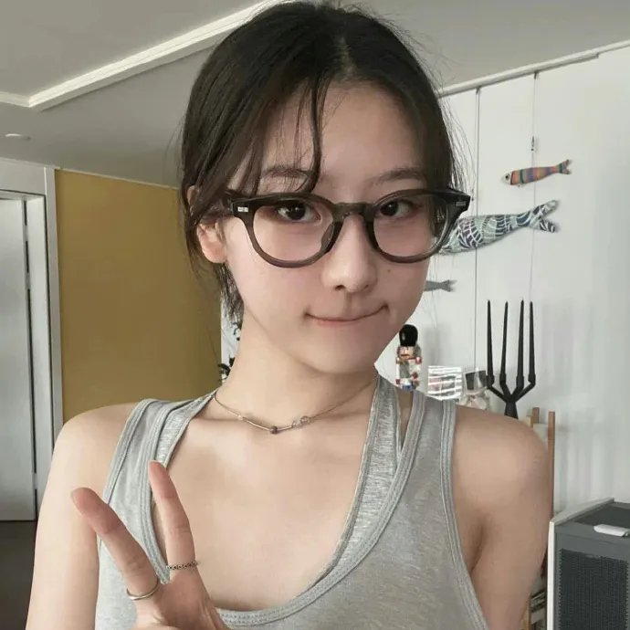 伴游女王